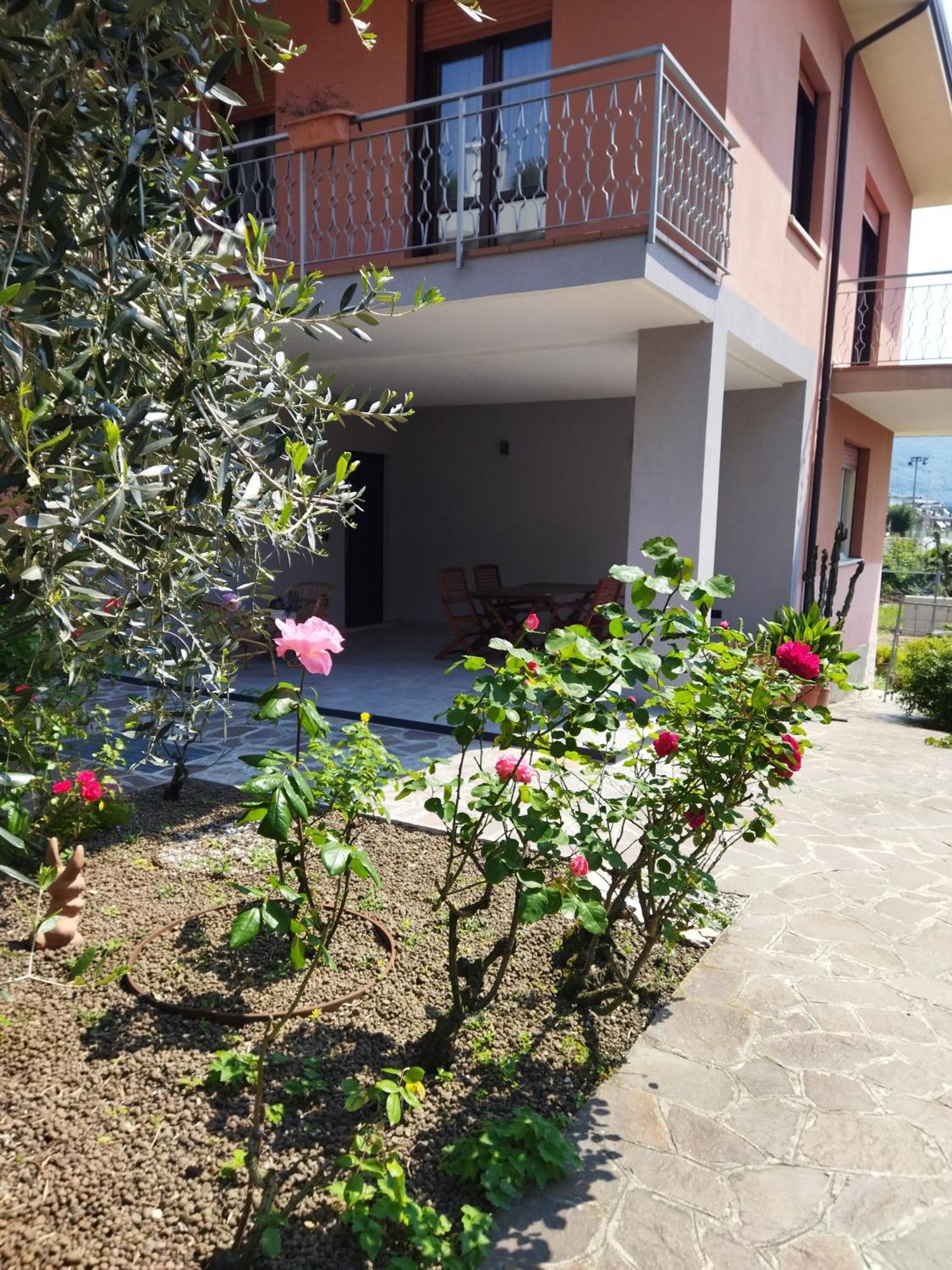 Апартаменты Rose Garden House Wi-Fi Рива-дель-Гарда Экстерьер фото